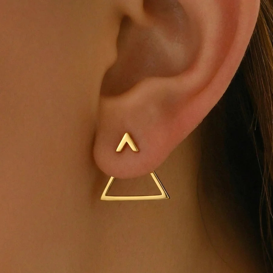 1 pair of earrings