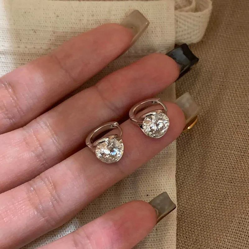 New in two carat round diamond earings buckle light luxury high-end and fashion earrings for women suitable for daily jewelry