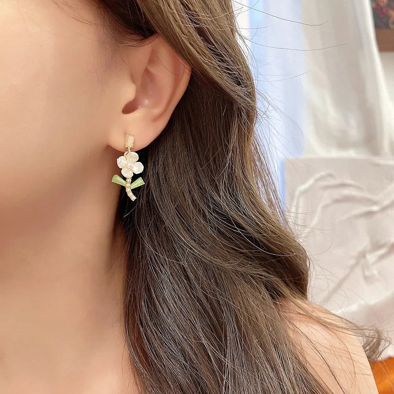 EAR CLIPS Temperament Pearl Flower Peach Heart Shaped Earrings Rose Tulips Clip on Earrings for Women Without Piercing Wholesale