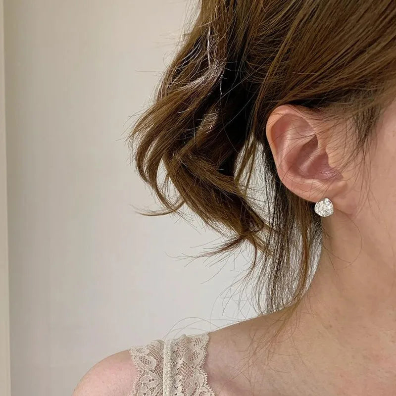 New in two carat round diamond earings buckle light luxury high-end and fashion earrings for women suitable for daily jewelry