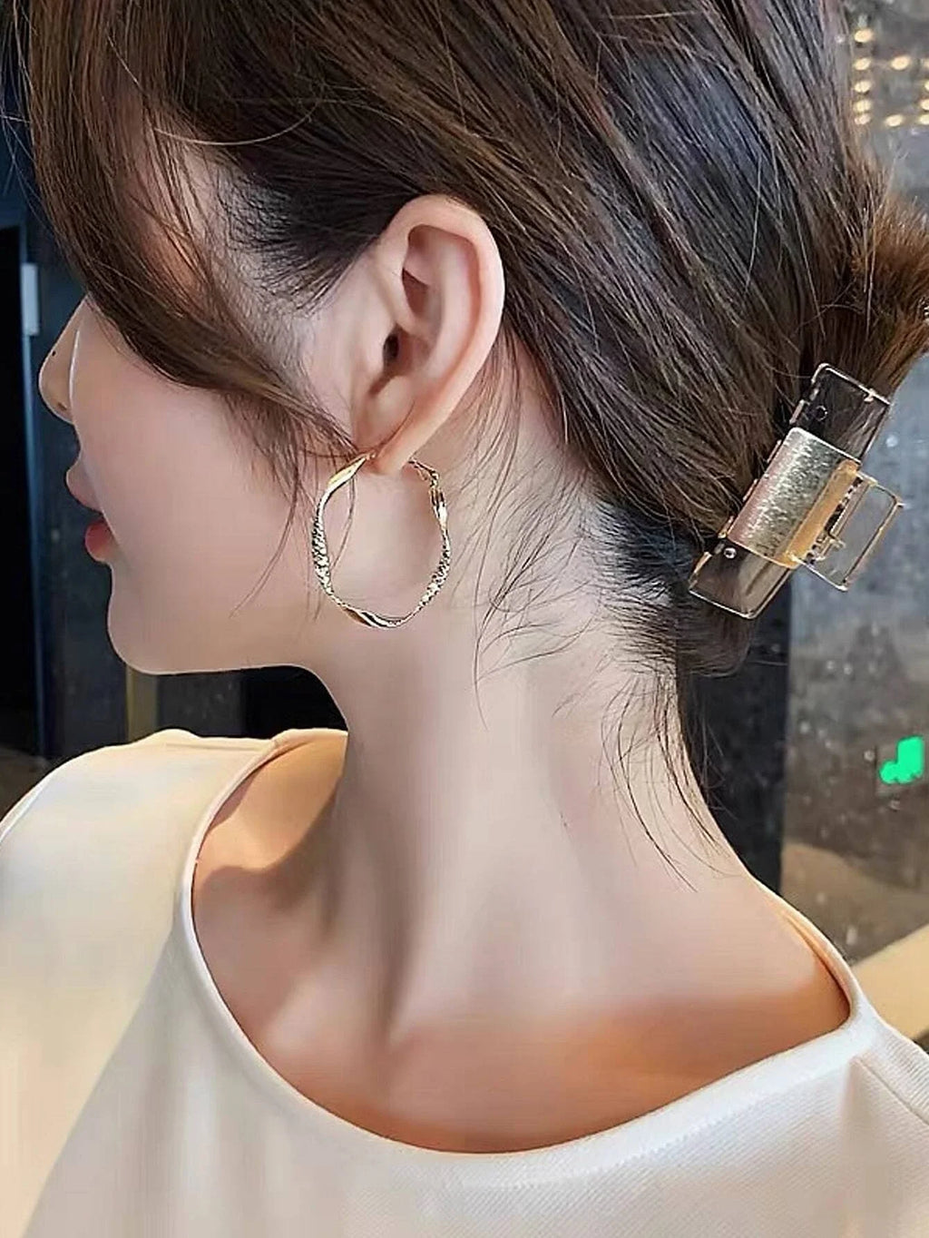 Exquisite silky texture design earrings for ladies