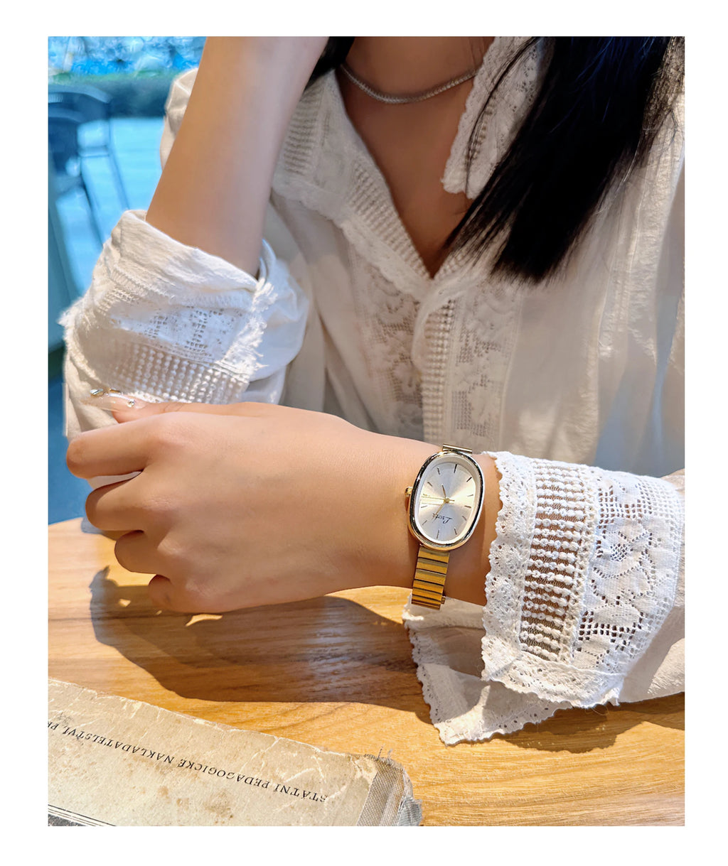 1pc Women's Watch With Gold Bracelet