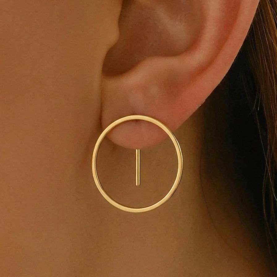 1 pair of earrings