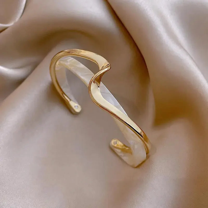 White Shellfish Bracelet for Women