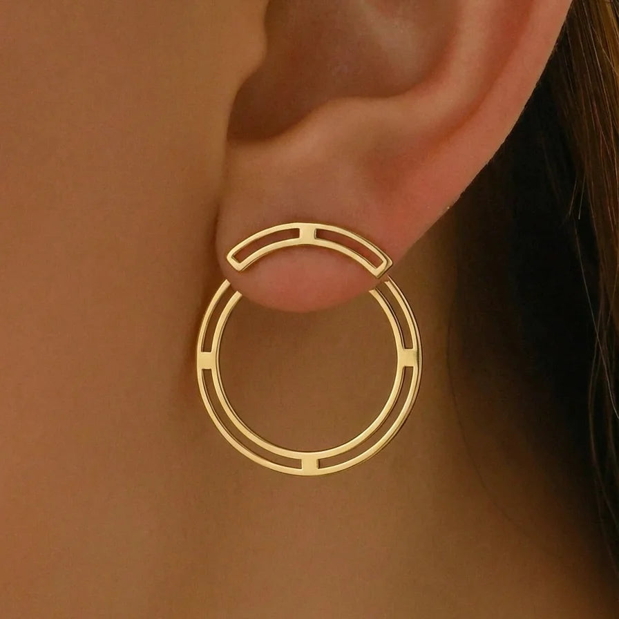 1 pair of earrings