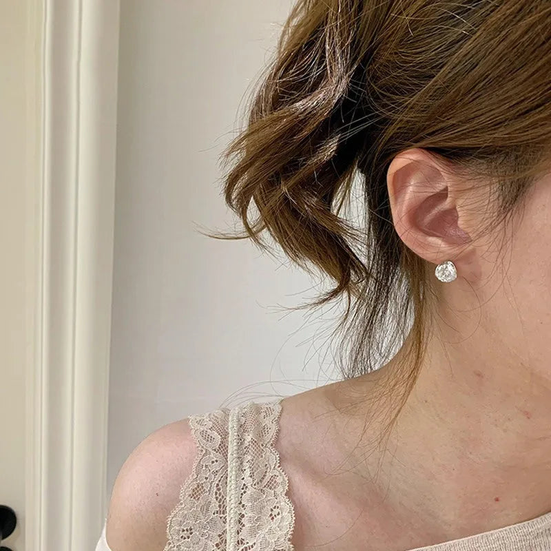 New in two carat round diamond earings buckle light luxury high-end and fashion earrings for women suitable for daily jewelry