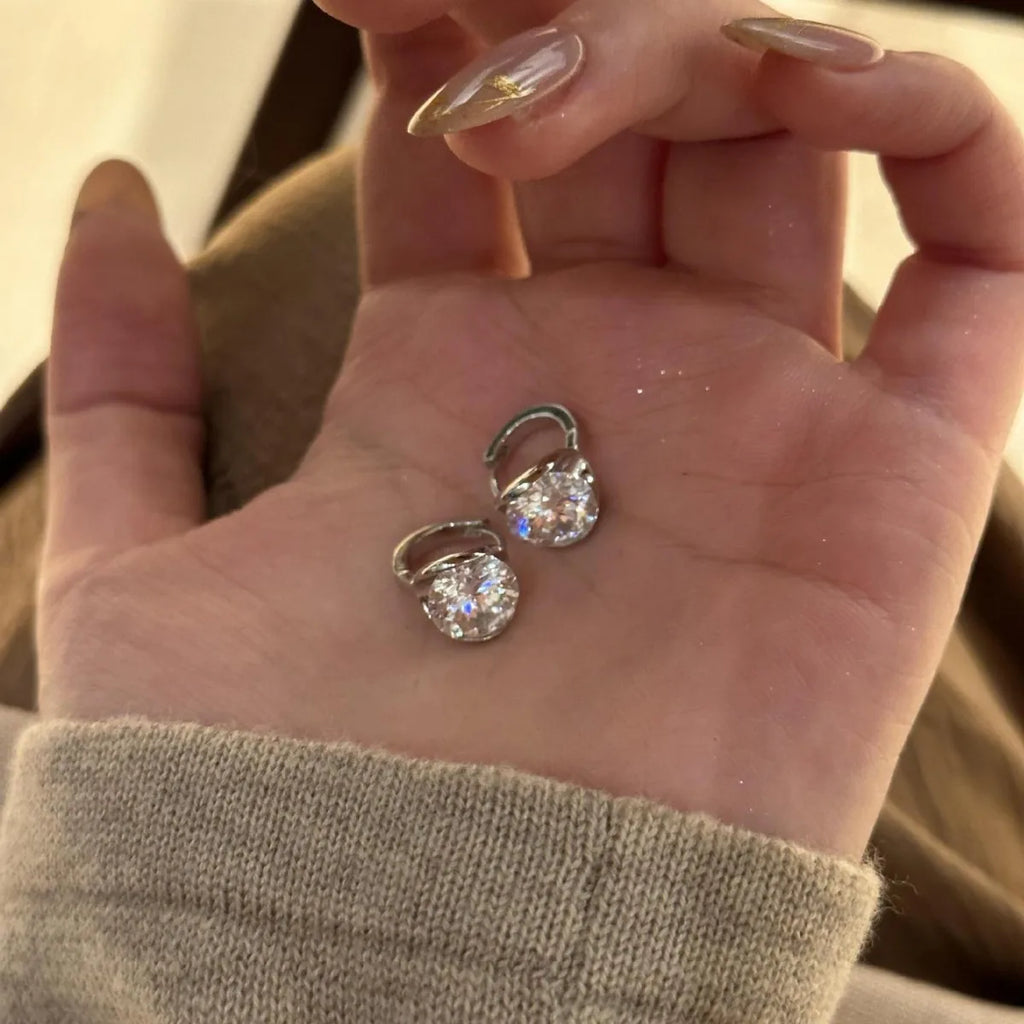 New in two carat round diamond earings buckle light luxury high-end and fashion earrings for women suitable for daily jewelry