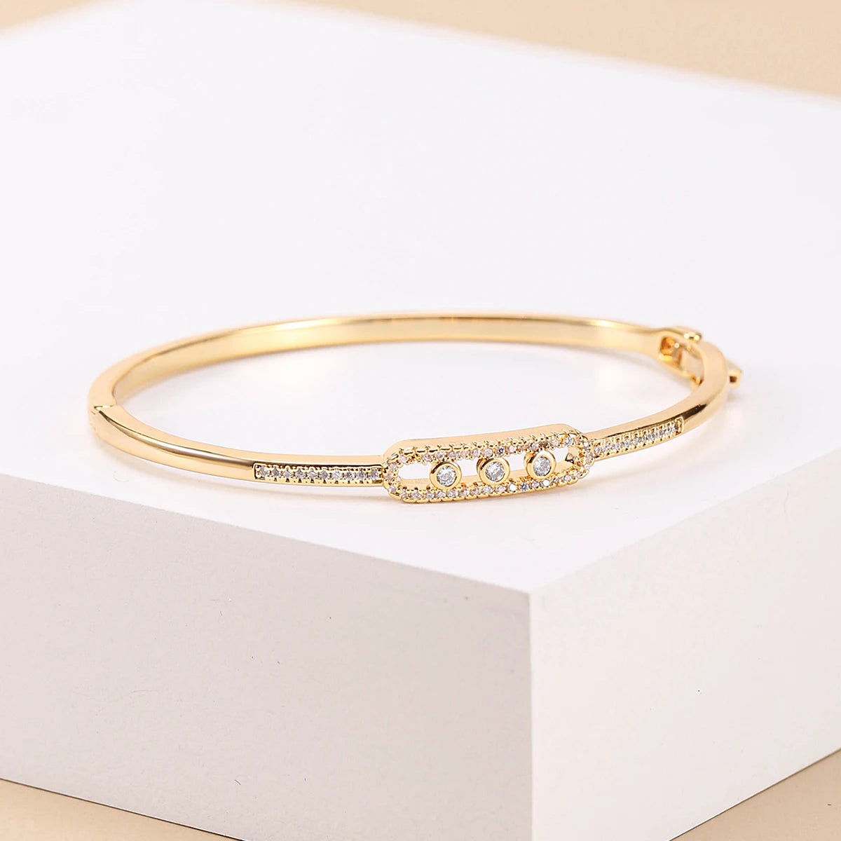 Beaut and Berry Luxurious 18k Gold Plated Bracelet for Women