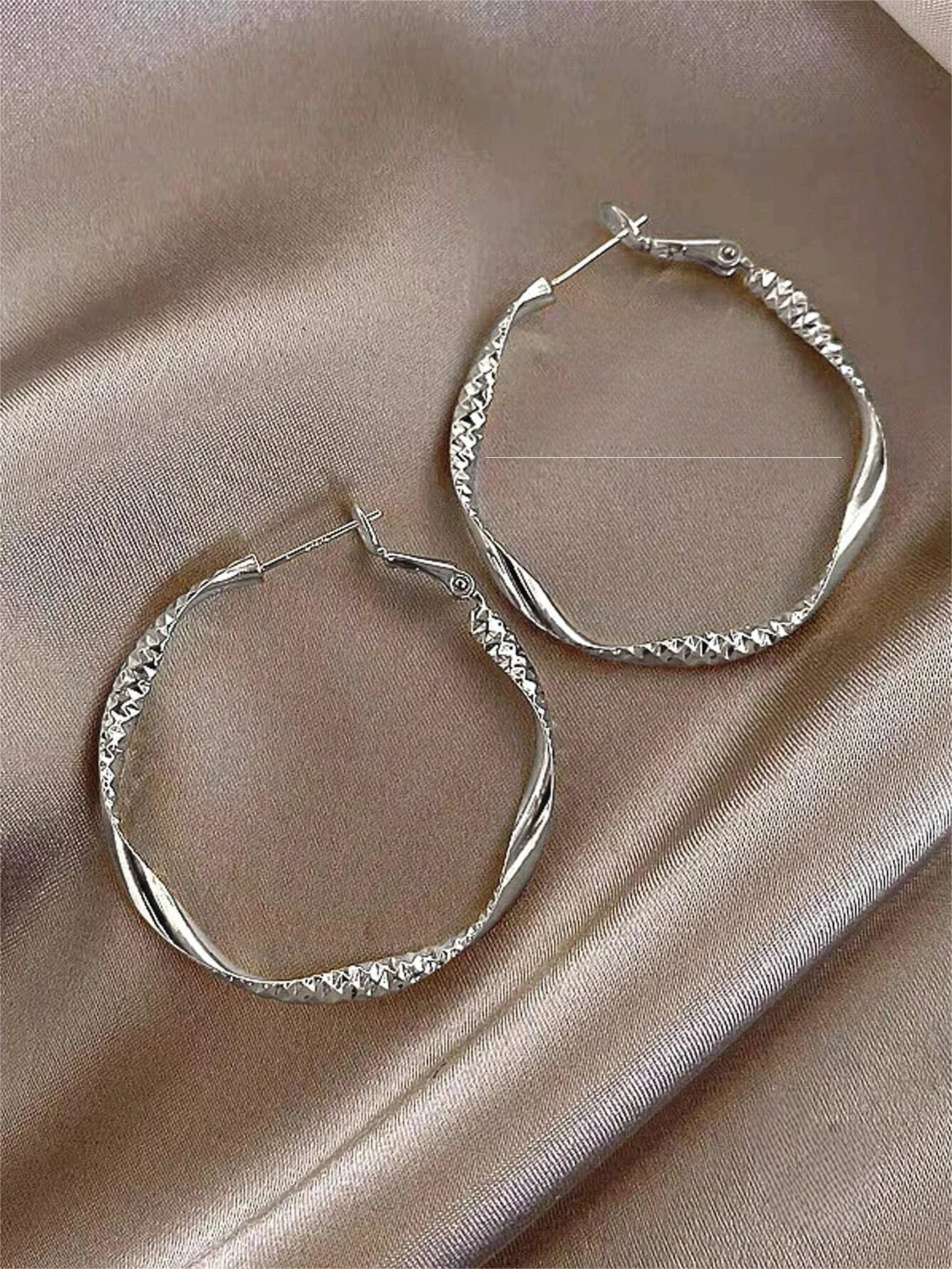 Exquisite silky texture design earrings for ladies