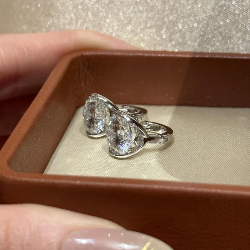New in two carat round diamond earings buckle light luxury high-end and fashion earrings for women suitable for daily jewelry