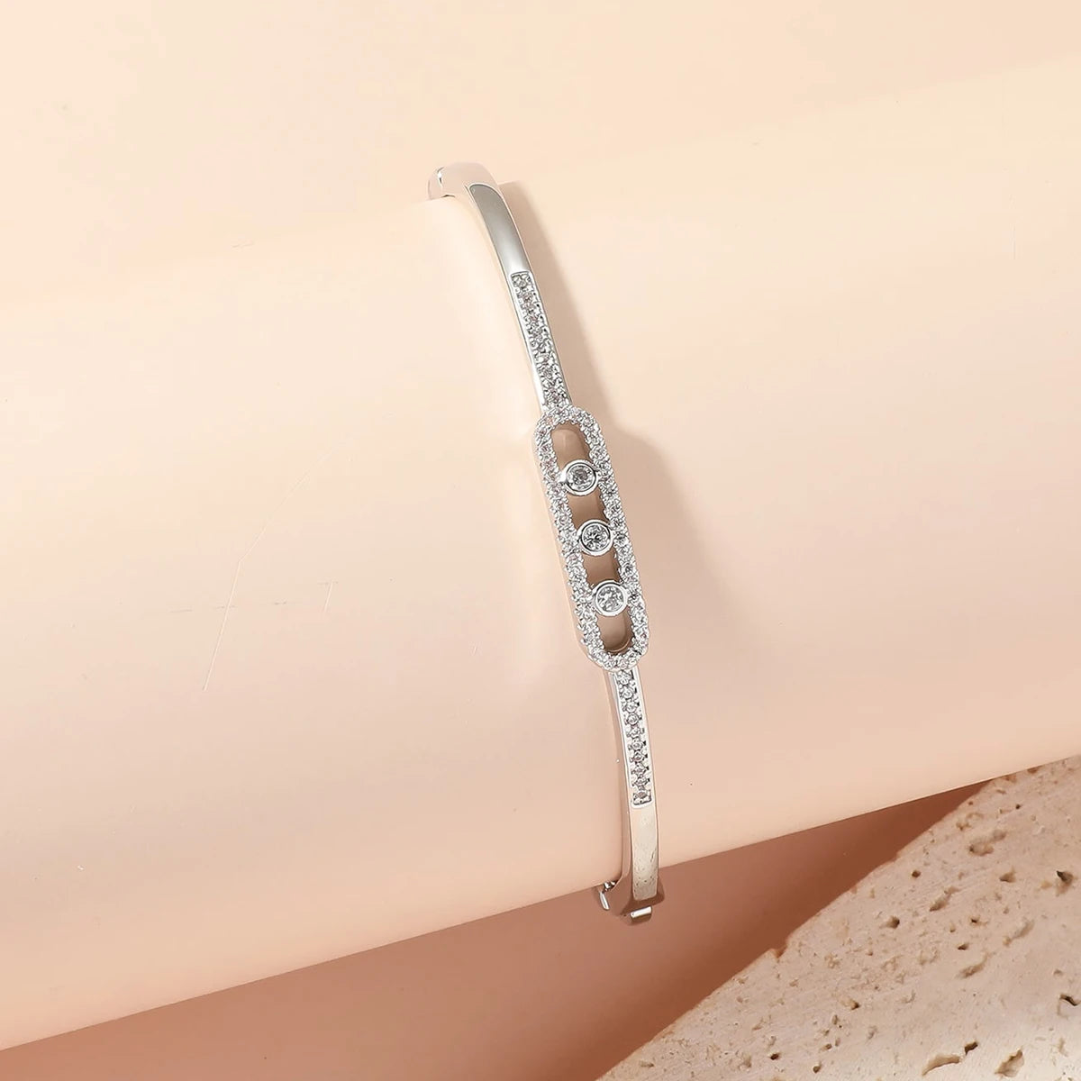Beaut and Berry Luxurious 18k Gold Plated Bracelet for Women