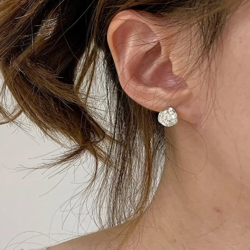 New in two carat round diamond earings buckle light luxury high-end and fashion earrings for women suitable for daily jewelry