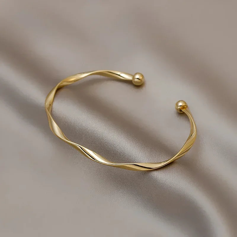 Elegant Exquisite Twist Simple Bracelet for Women