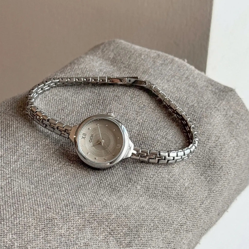 GEDI Retro Ladies Watch with Small Round Dial Bracelet