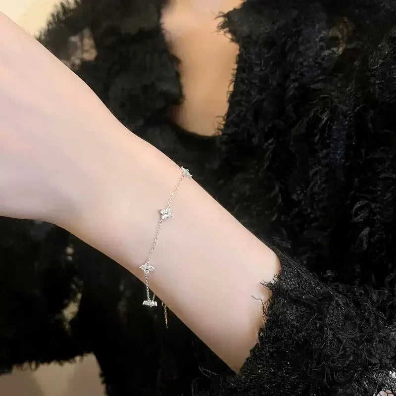 Temperament Four Leaf Flower Bracelet for Women