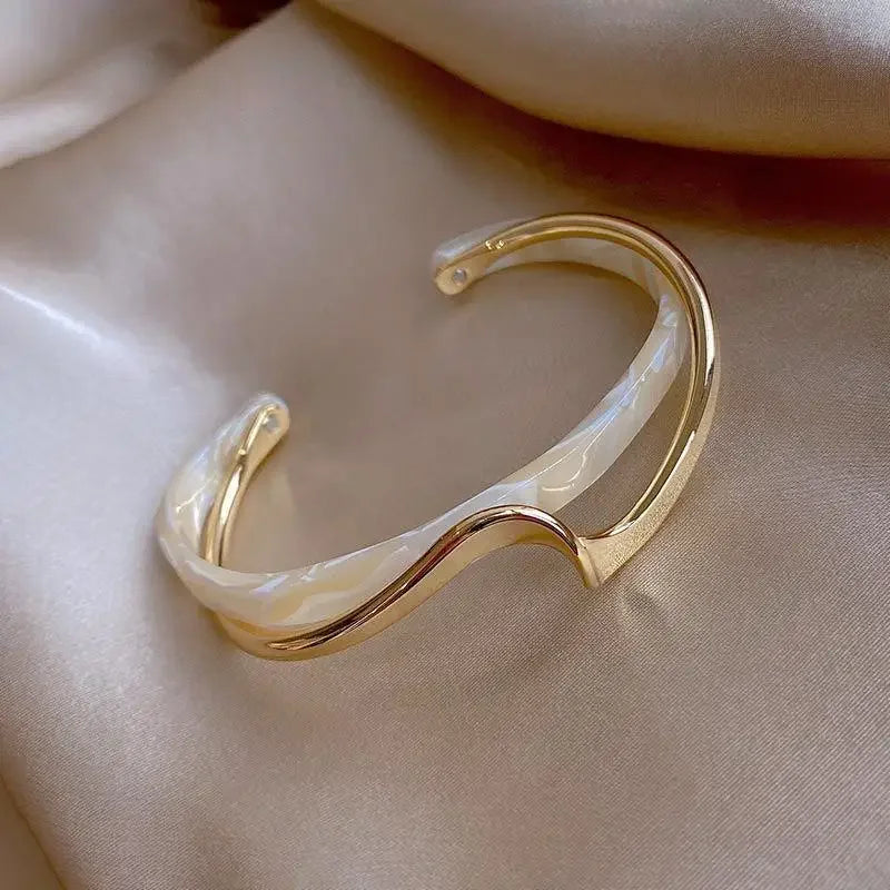 White Shellfish Bracelet for Women