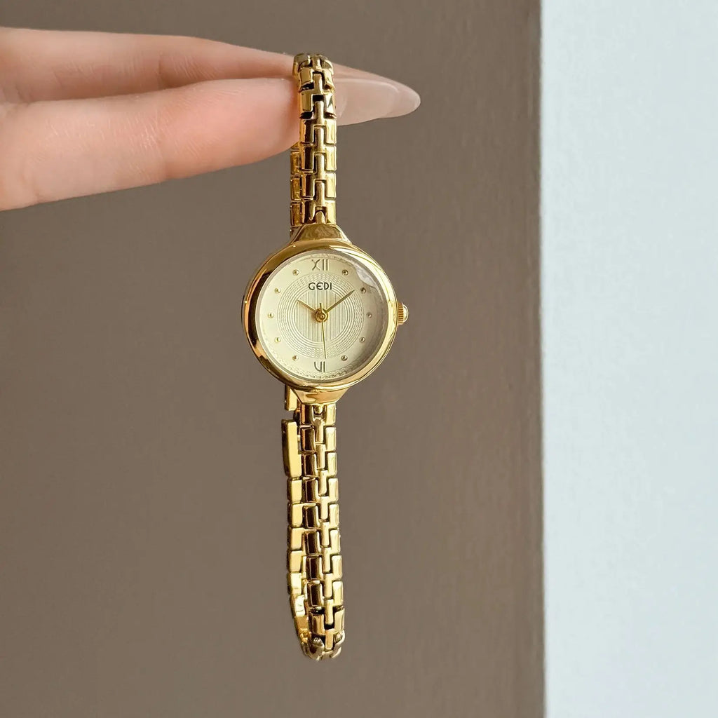 GEDI Retro Ladies Watch with Small Round Dial Bracelet
