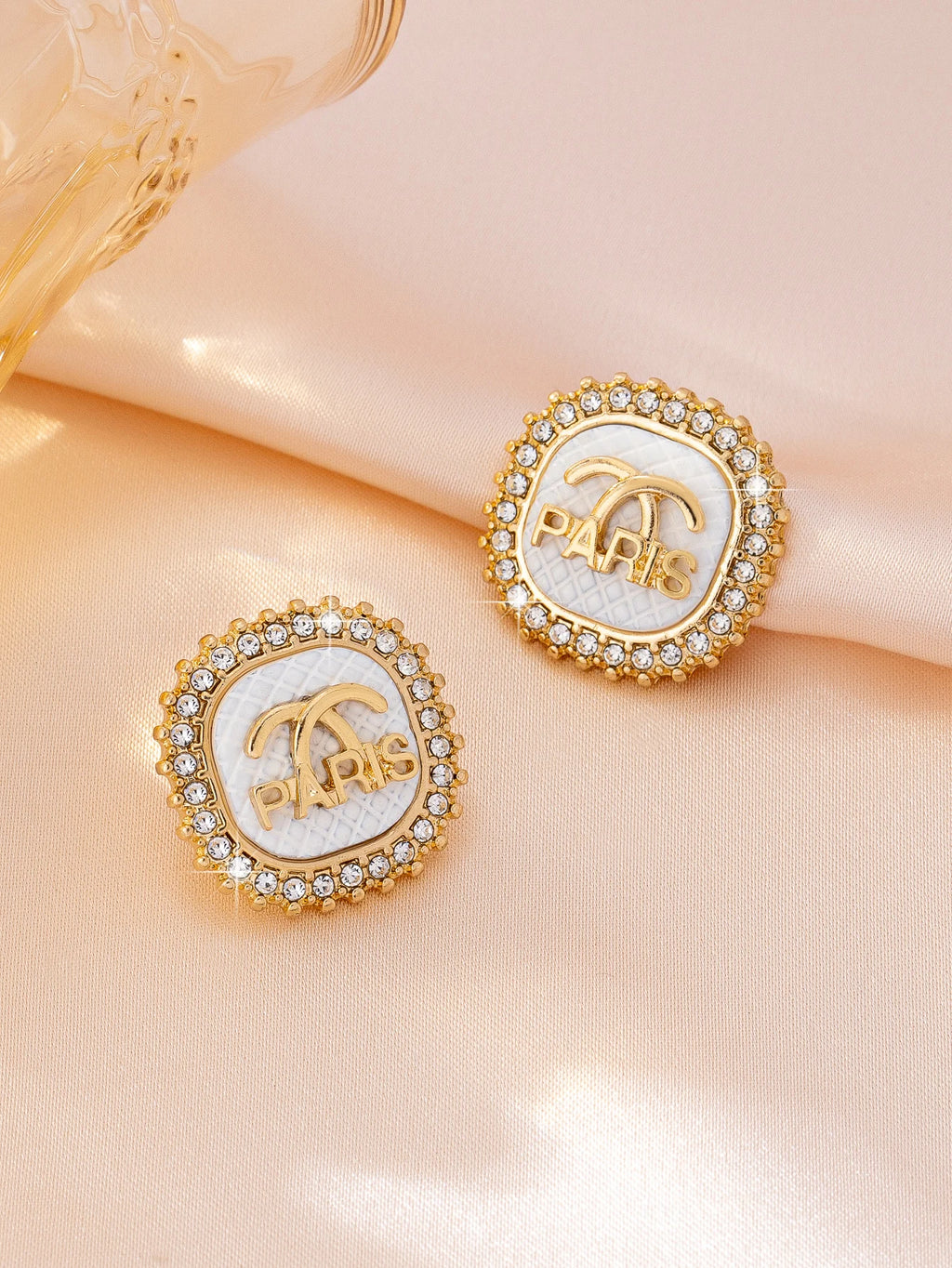 1 Pair of Fashionable, Light Luxury, and Elegant Letter Earrings for Women, Everyday Wear with a High-End Feel, Women's Accessories