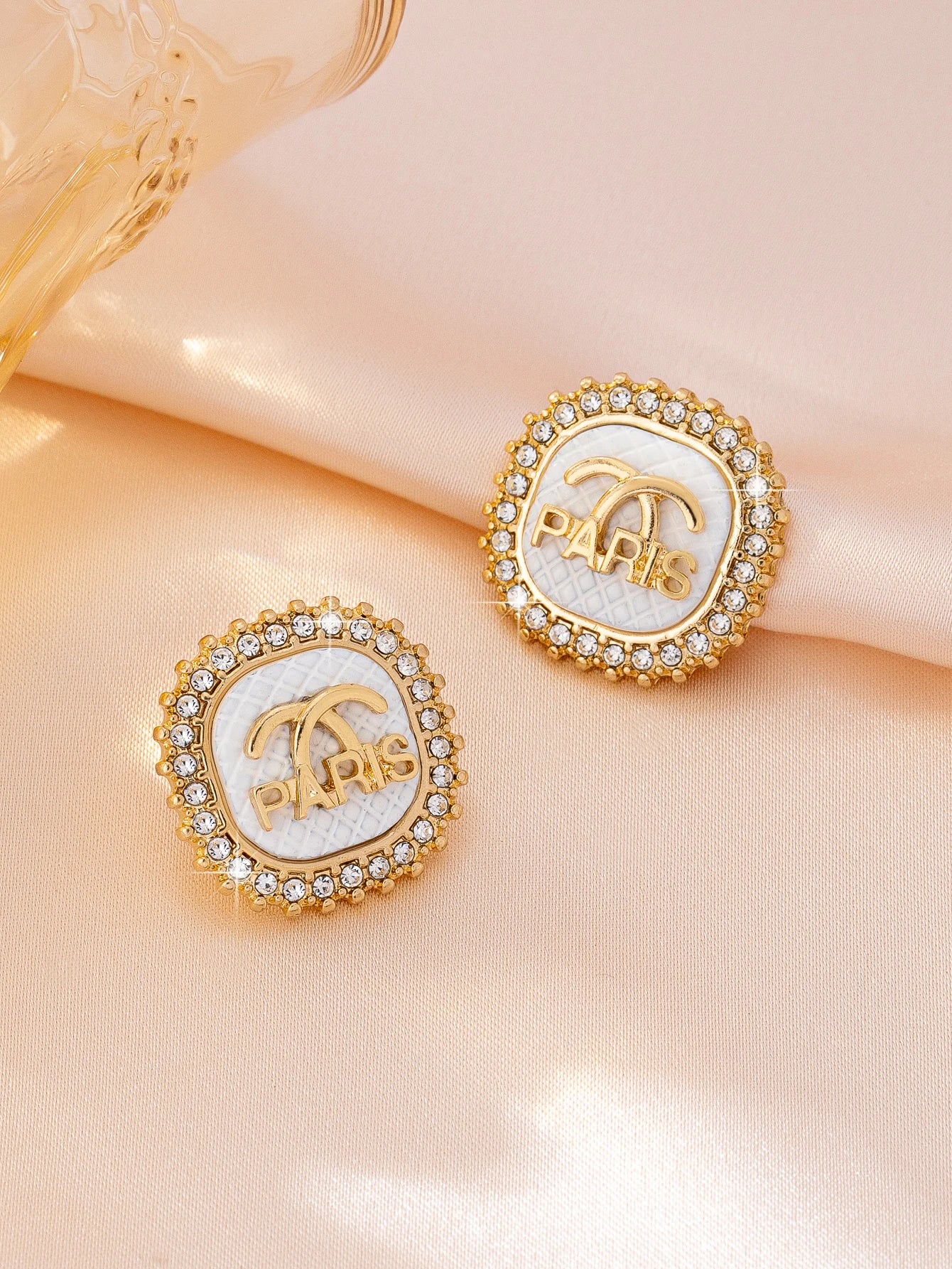1 Pair of Fashionable, Light Luxury, and Elegant Letter Earrings for Women, Everyday Wear with a High-End Feel, Women's Accessories