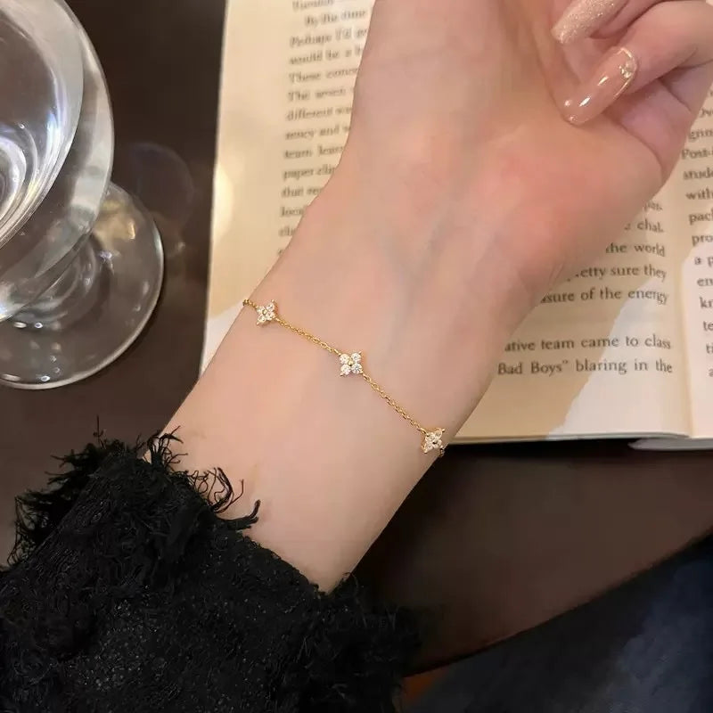 Temperament Four Leaf Flower Bracelet for Women