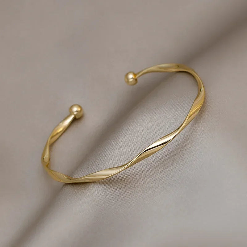 Elegant Exquisite Twist Simple Bracelet for Women