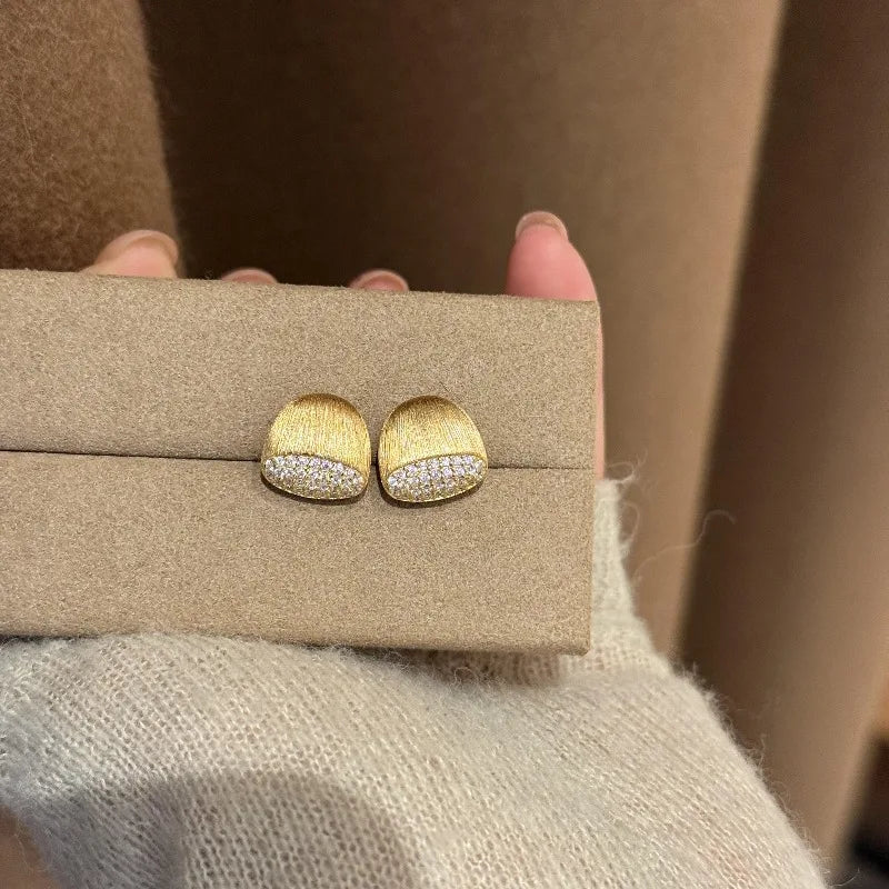 Light luxury retro diamond studded brushed earrings woman classic design charms fashion and simple geometric earings jewelry