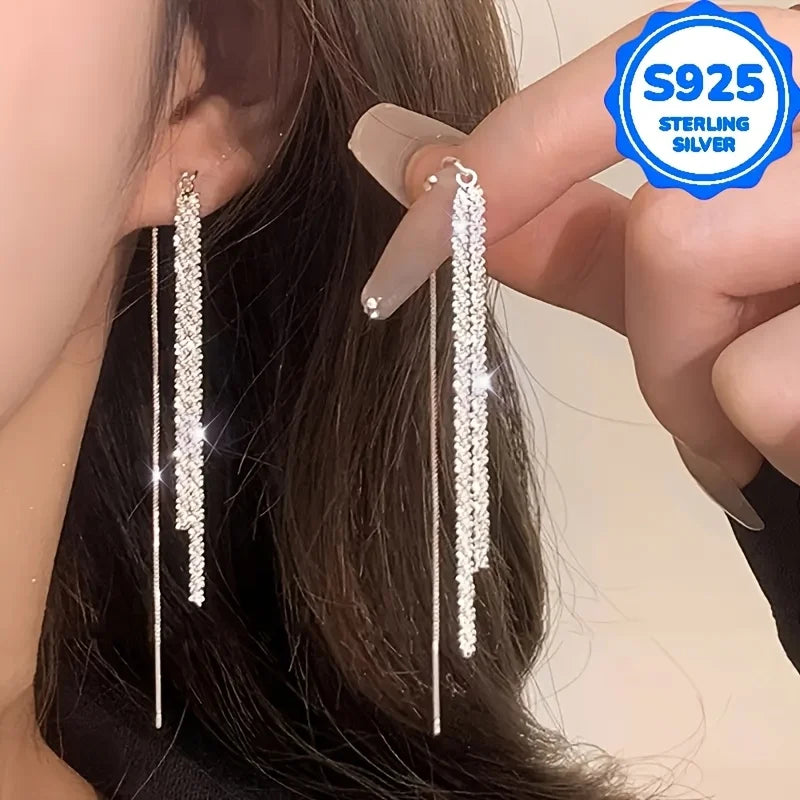 A pair of 2 pieces, women's earrings
