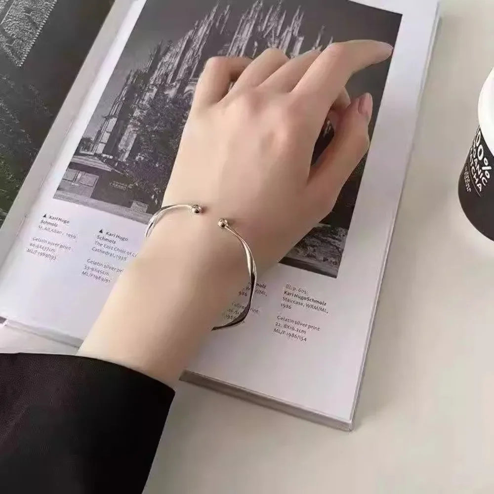 Elegant Exquisite Twist Simple Bracelet for Women