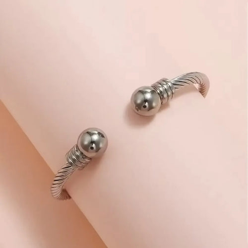 1 fashion bracelet with round balls for women