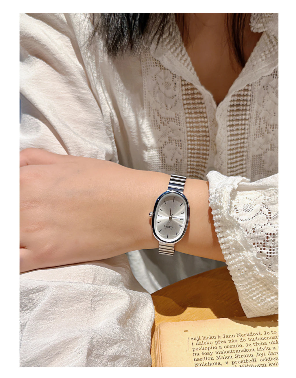 1pc Women's Watch With Gold Bracelet