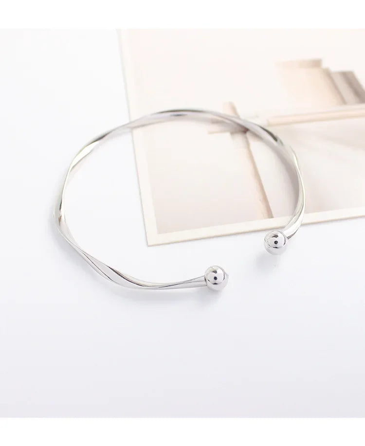 Elegant Exquisite Twist Simple Bracelet for Women