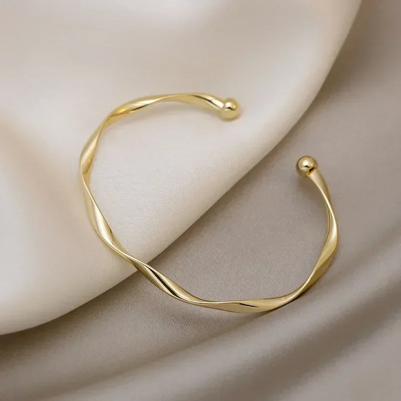 Elegant Exquisite Twist Simple Bracelet for Women