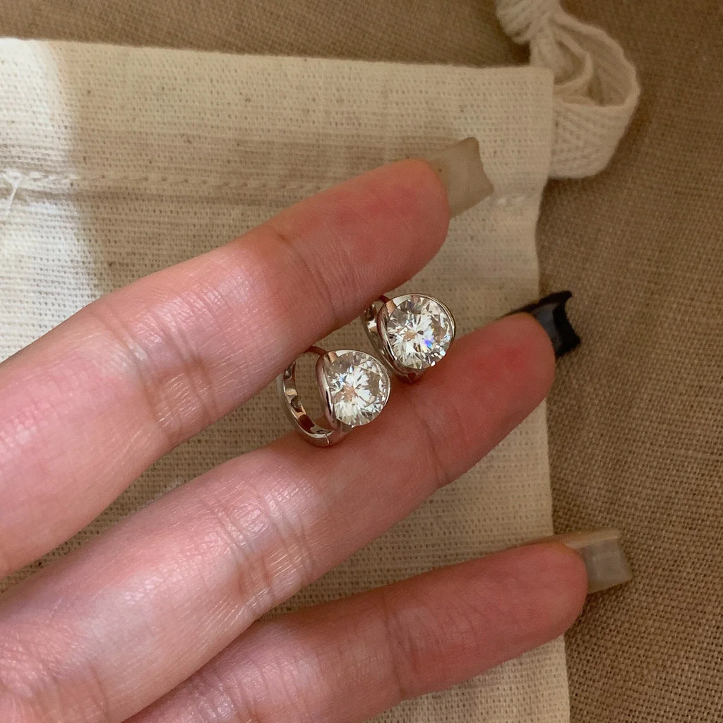 New in two carat round diamond earings buckle light luxury high-end and fashion earrings for women suitable for daily jewelry