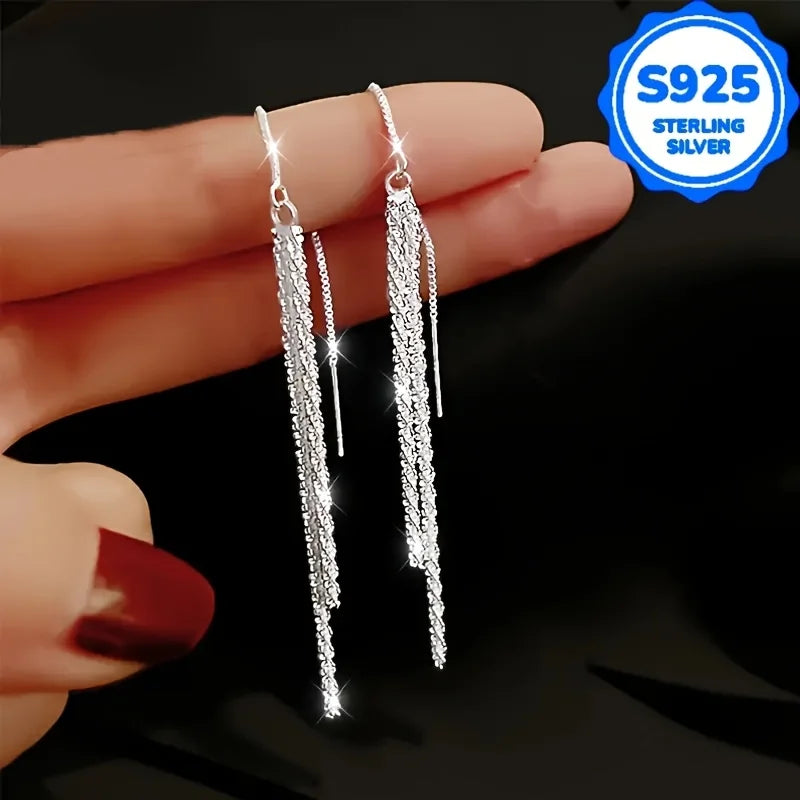 A pair of 2 pieces, women's earrings