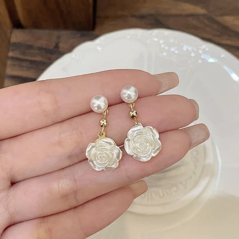 EAR CLIPS Temperament Pearl Flower Peach Heart Shaped Earrings