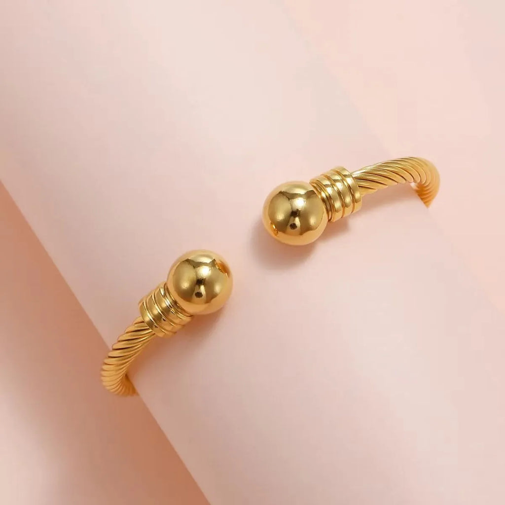 1 fashion bracelet with round balls for women
