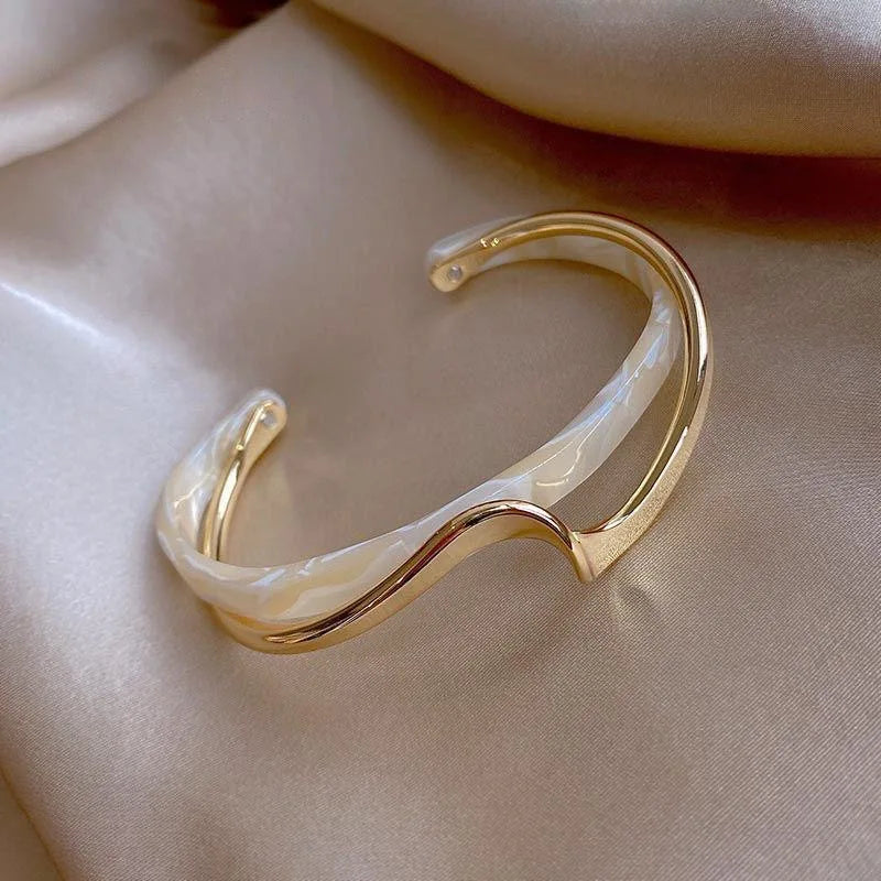 White Shellfish Bracelet for Women