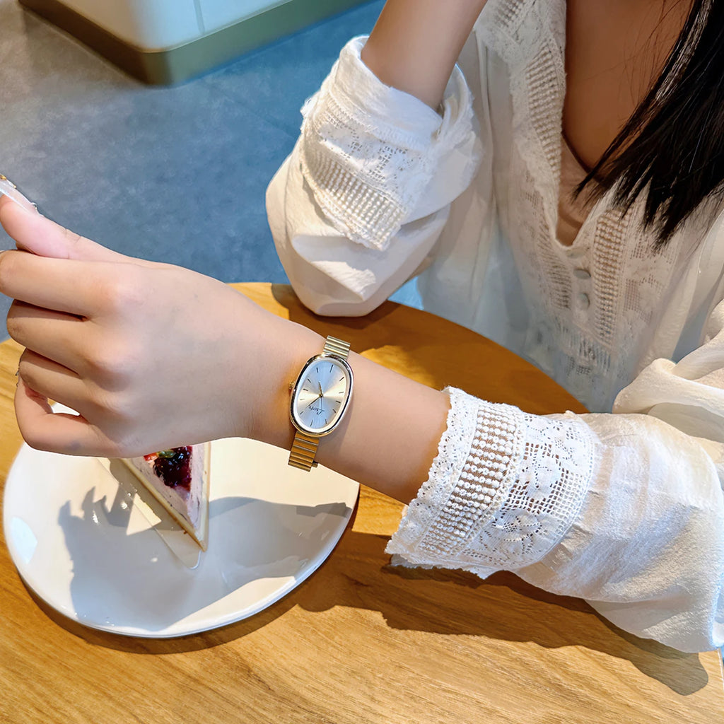1pc Women's Watch With Gold Bracelet