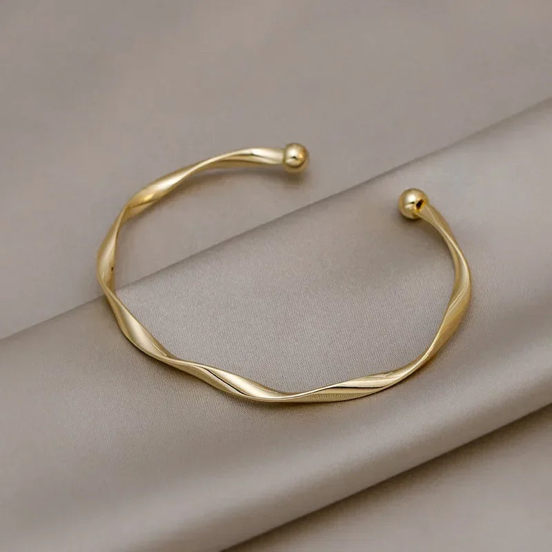 Elegant Exquisite Twist Simple Bracelet for Women