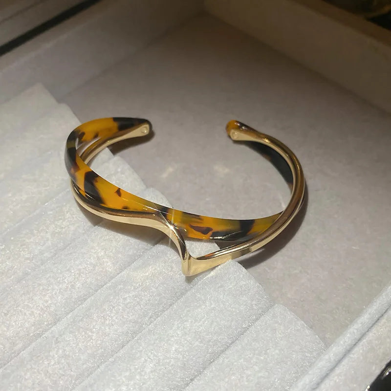 White Shellfish Bracelet for Women