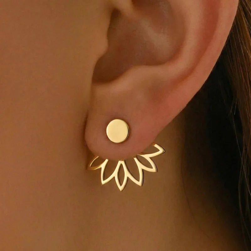 1 pair of earrings