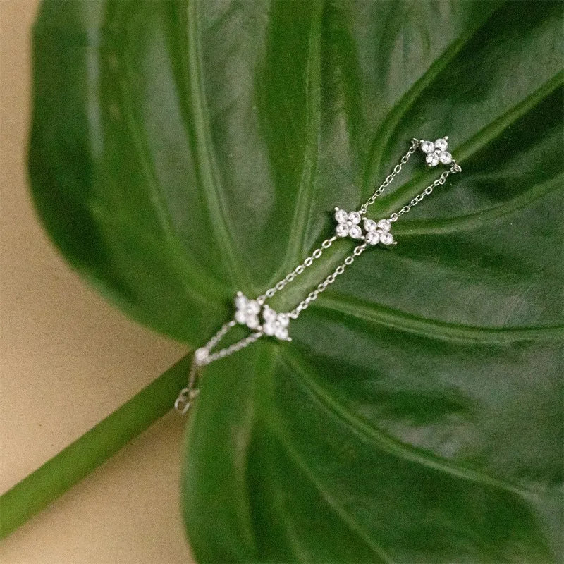 Temperament Four Leaf Flower Bracelet for Women