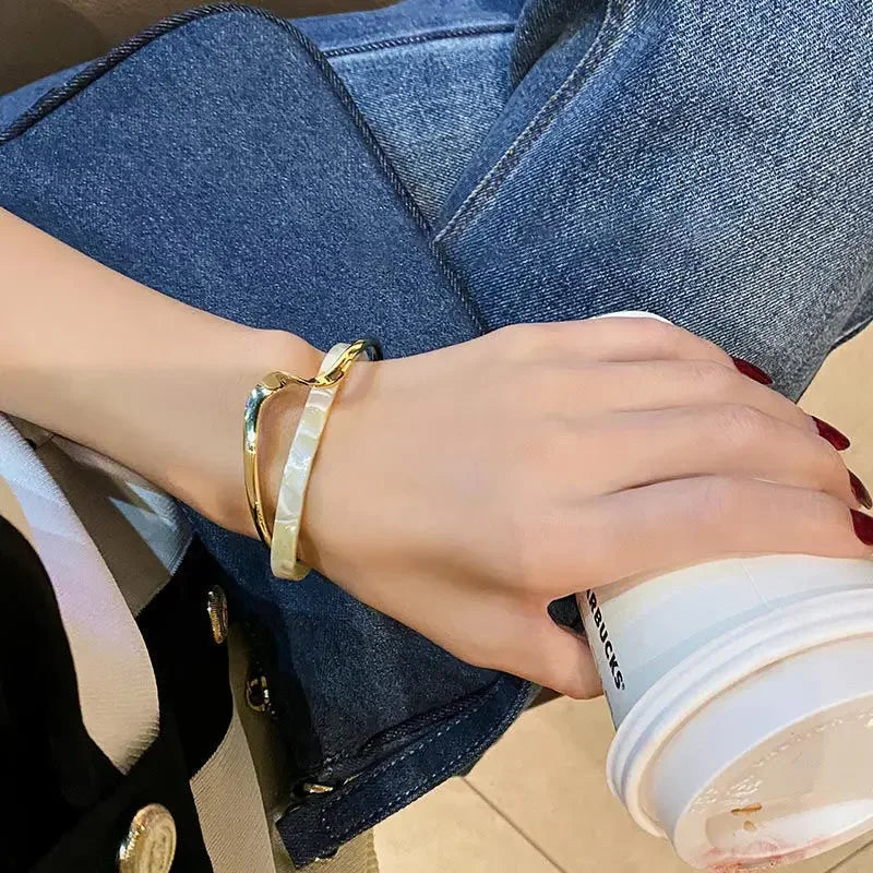White Shellfish Bracelet for Women
