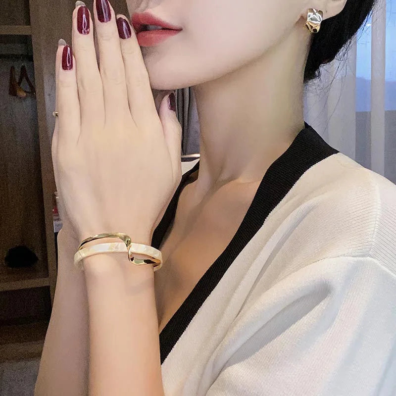 White Shellfish Bracelet for Women