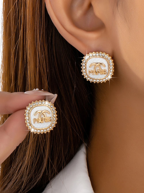1 Pair of Fashionable, Light Luxury, and Elegant Letter Earrings for Women