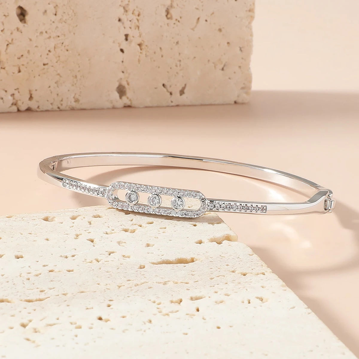 Beaut and Berry Luxurious 18k Gold Plated Bracelet for Women