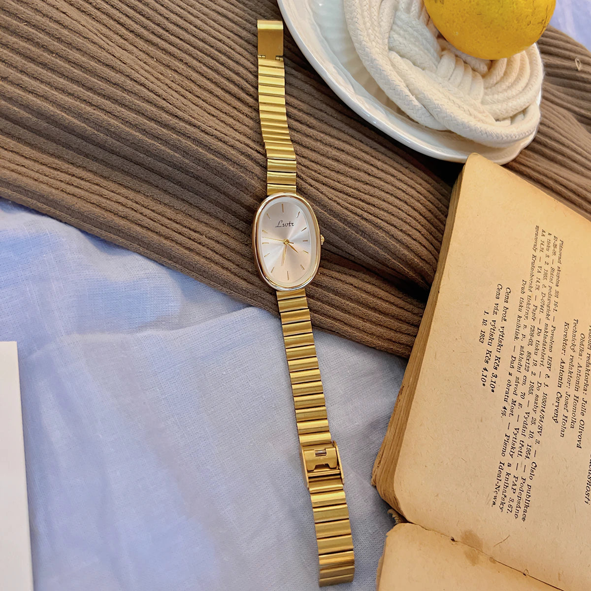 1pc Women's Watch With Gold Bracelet